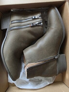 Journee Olive Booties